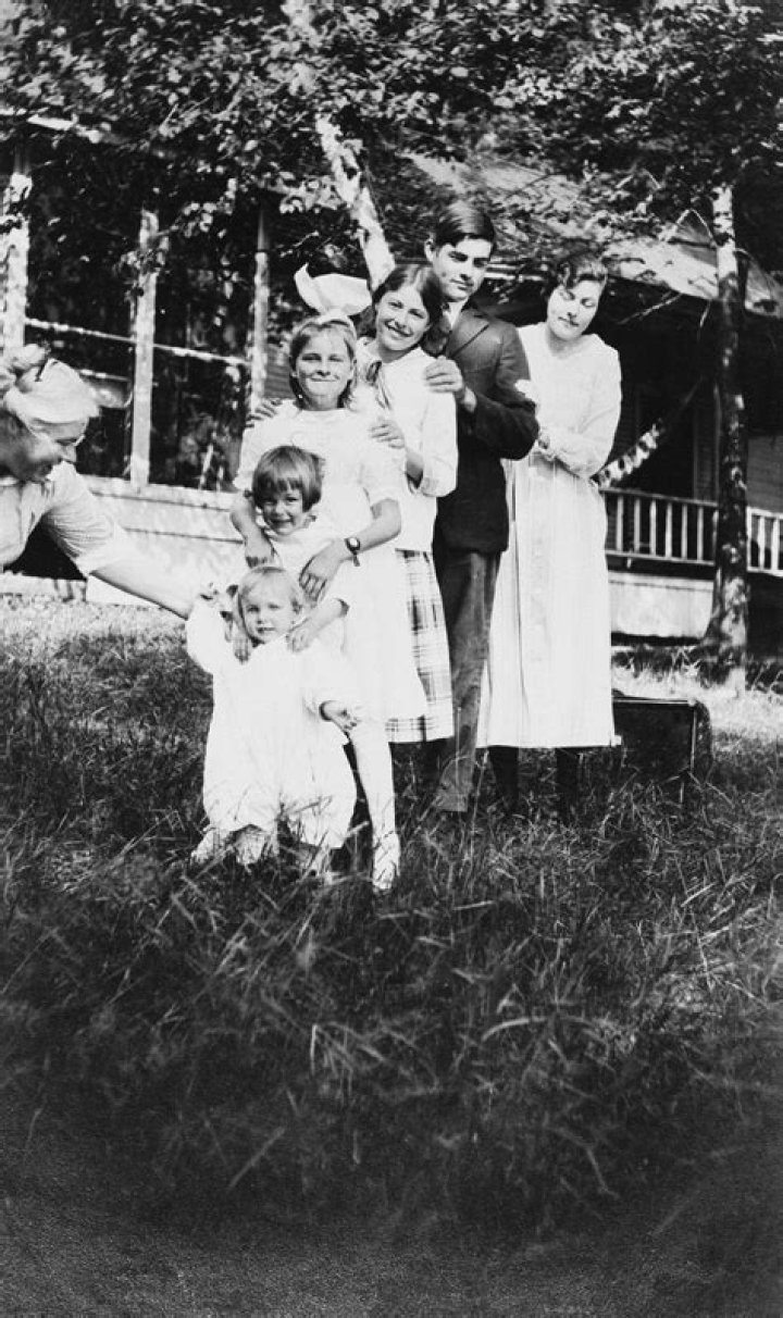 Everything On Mina Hemingway Children And Family