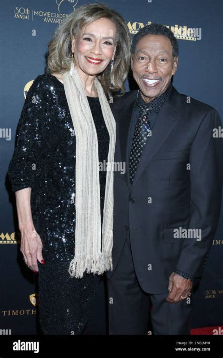 Marilyn McCoo Net Worth Revealed: How Rich Is The Singer?