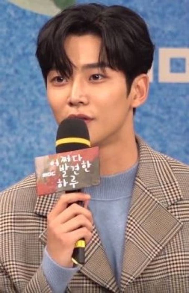Rowoon Wiki, Bio, Age, Height, Weight, Net Worth, Girlfriend, Drama Series, Facts