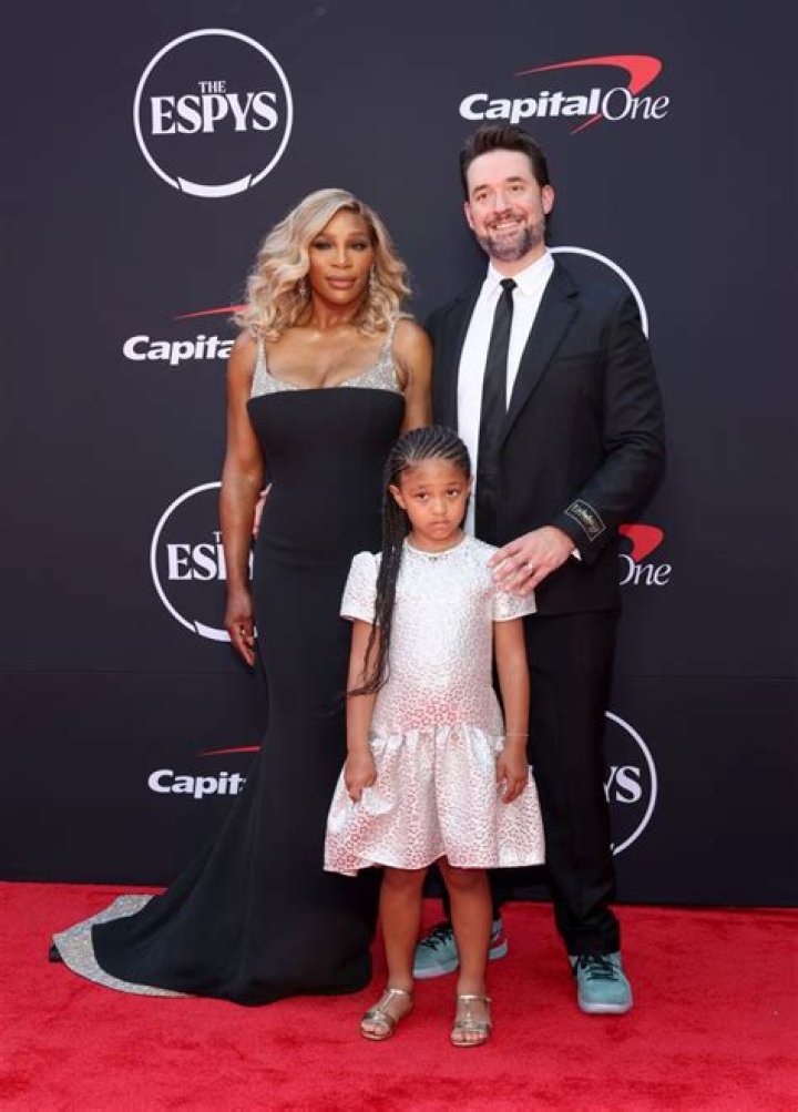 Sandi Graham Bio, Wiki, Age, Family, Husband, Children, Drake, and Net Worth