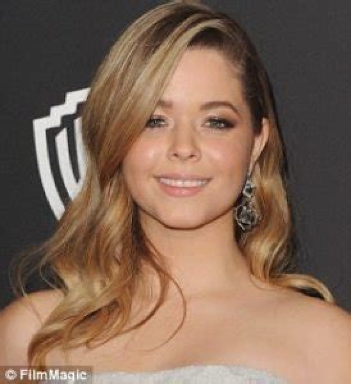 Sasha Pieterse Biography, Age, Boyfriend, Songs & Net Worth